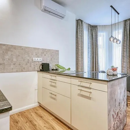 Botaniq Apartment