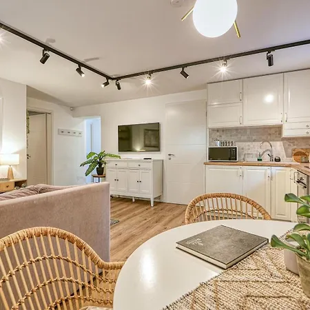 Botaniq Apartment *