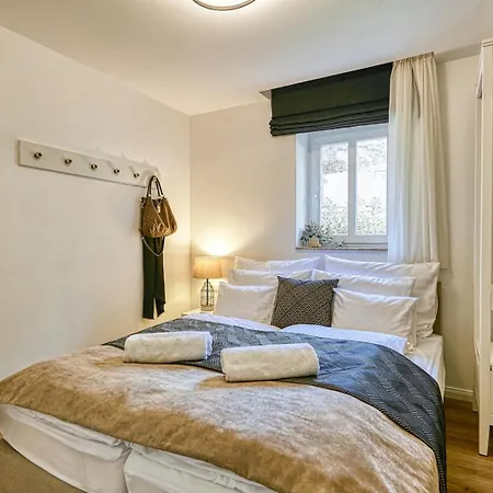 Botaniq Apartment *