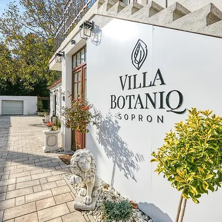 Botaniq Apartment *